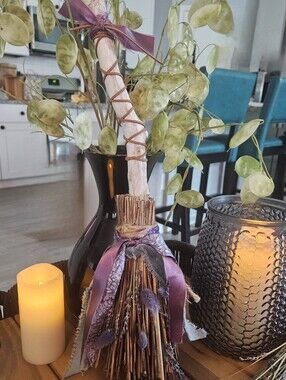 LAVENDER MINI BROOMSTICK